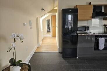 Charming 1 Bed Loft In Caerleon