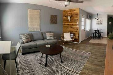 Comfy, Contemporary Quiet Retreat Vacation Home With Views