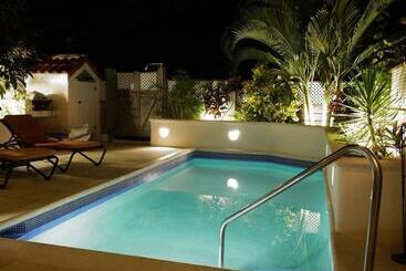 Nanpa, Luxury Family Three Bed Villa, St James West Coast, Private Pool