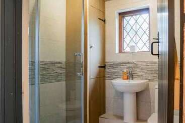 Remarkable 4 Bed Cottage In Cearleon
