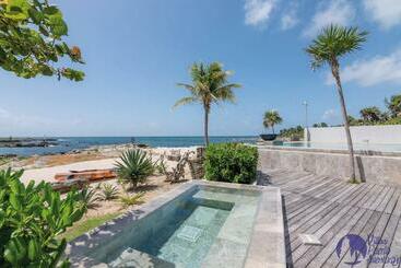 Casa Caleta 6 Bdrm With Amazing Private Beach