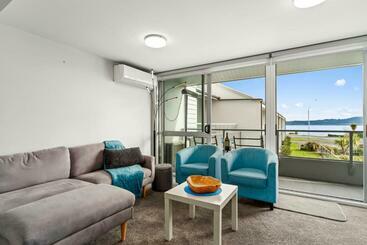 Lakeside Delight Two Mile Bay Holiday Apartment