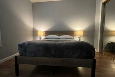Cozy 2b/2b Residential Home In Berkeley