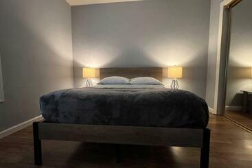 Cozy 2b/2b Residential Home In Berkeley
