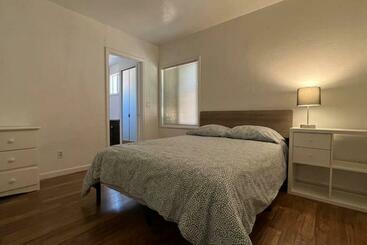Cozy 2b/2b Residential Home In Berkeley