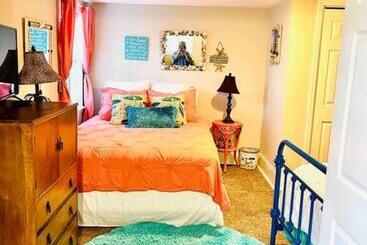 Pearls Pad Beautiful 1 Bedroom Apartment 1 Block To Beach