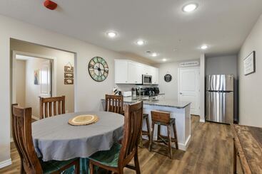Mystic Cove Condo   Pool   Perfect Location