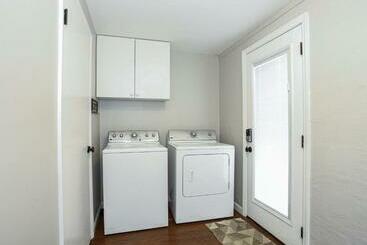 Newly Renovated 3 Bedroom 2 Bathroom Unit 22 25 Minutes Away From Downtown Knoxville