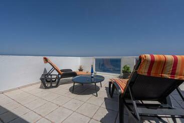 Spacious House With Huge Terrace Facing The Sea