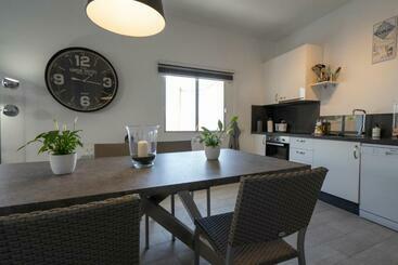 Spacious House With Huge Terrace Facing The Sea