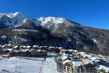ツーリストアパートメント Appt 4 A 6 Pers Aux Pieds Des Pistes Les Terrasses Du Soleil D Or Résidence Avec Piscine