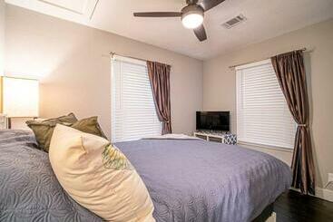 Homey Bungalow Convenient To Marietta And I 75!