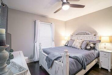Homey Bungalow Convenient To Marietta And I 75!