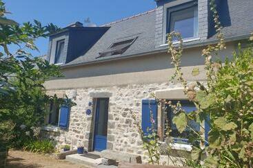 Жильё для туристов Maison Typique Bretonne A 5 Min De La Plage A Pied