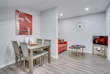 Modern & Private 1 Bedroom Apartment