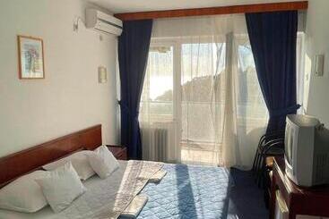 Corpus B   Hotel Albatros