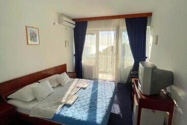 Corpus B   Hotel Albatros