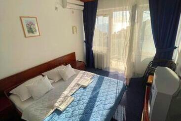 Corpus B   Hotel Albatros