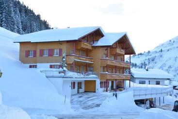 هتل Garni Alpina