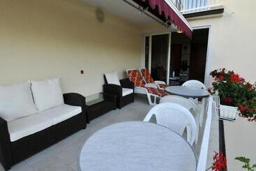 هتل Haus Am Meer Cavtat