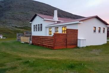 هتل Latrabjarg