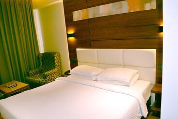 هتل Rk Residency