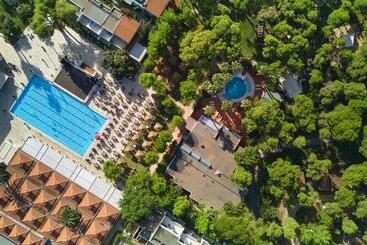 هتل Robinson Apulia  All Inclusive