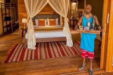 هتل Soroi Larsens Camp