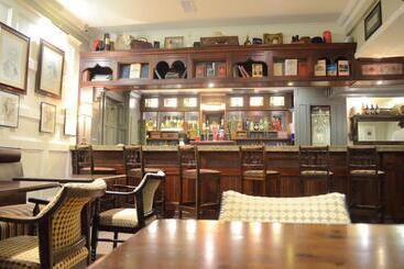 هتل The Listowel Arms