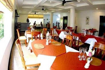 پانسیون Mom's Guesthouse