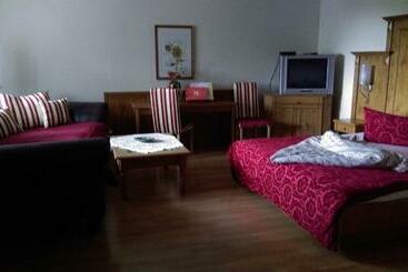 קוטג'' Weinhaus Eva Maria Wagner