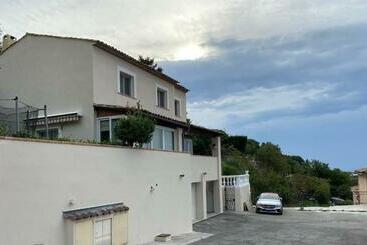 Luxurious, Quiet, And Peaceful, 3 Floor Villa, 5km From Monaco