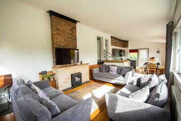 شقق خاصة سياحية The Timber House