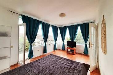 ツーリストアパートメント Cozy Summer Residence   Sun Studio