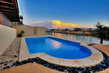 Gecko On The Marina With Pool & Private Jetty