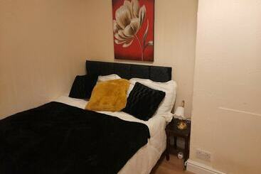 آپارتمانهای توریستها Immaculate 3 Bed House In Middlesbrough With Wifi