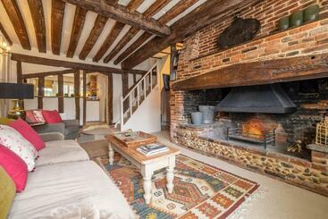 游客公寓 Utterly Divine Romantic Retreat In Brilliant Village   Tudor Cottage