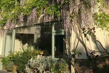 Жильё для туристов Cosy Comfortable Slice Of Heaven Annex In Porlock