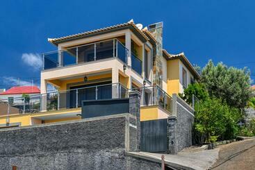 Bairos House, A Home In Madeira