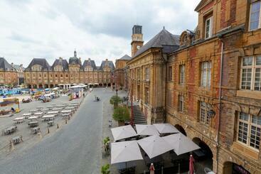 Charleville Mézières: Belle Vue Place Ducale