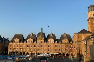 Charleville Mézières: Belle Vue Place Ducale