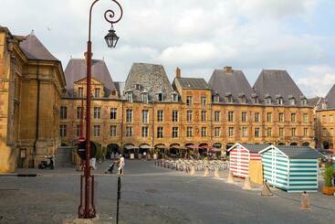 Charleville Mézières: Belle Vue Place Ducale