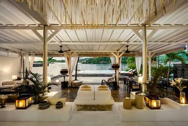 Villa Lagoon   Elegant & Absolute Beachfront In Nusa Ceningan
