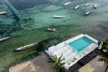 Villa Lagoon Elegant & Absolute Beachfront In Nusa Ceningan