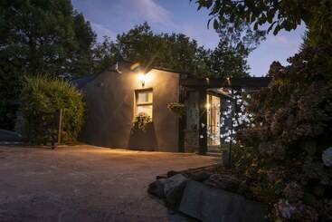 Newly Renovated, Stylish Self Catering Apartment