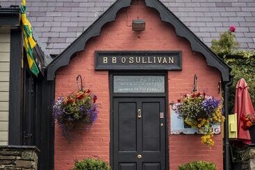 Newly Renovated, Stylish Self Catering Apartment