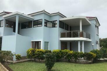 ツーリストアパートメント Praia De Bilene Residencial