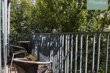 Beautiful Four Bed House By Purestay Short Lets & Serviced Accommodation Coventry With Parking