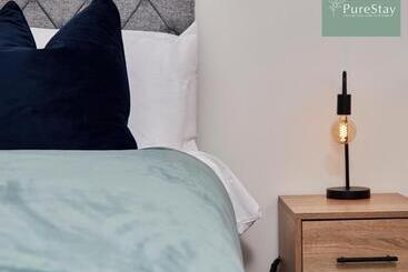 Beautiful Four Bed House By Purestay Short Lets & Serviced Accommodation Coventry With Parking