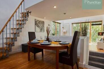Beautiful Four Bed House By Purestay Short Lets & Serviced Accommodation Coventry With Parking